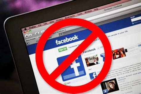 facebook down hundreds of social media users unable to