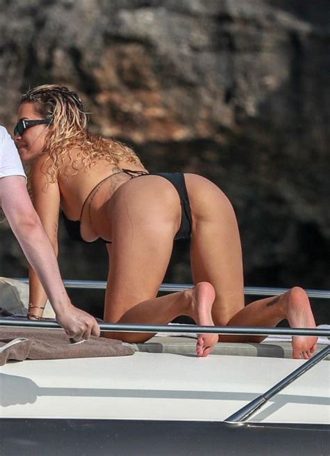 Rita Ora Fappening Pussy In A Bikini 27 Pics The Fappening