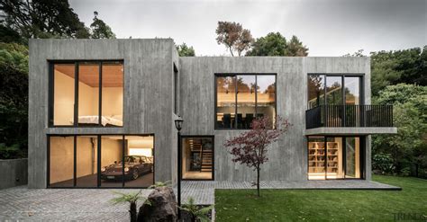 strong house responds   rugged gallery  trends