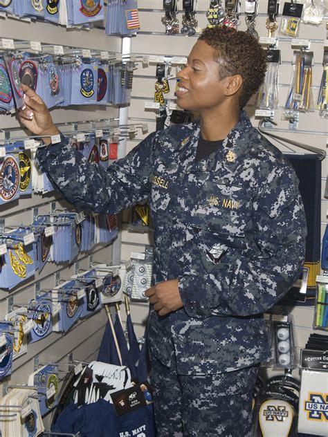 fileus navy      chief petty officer wears  navy