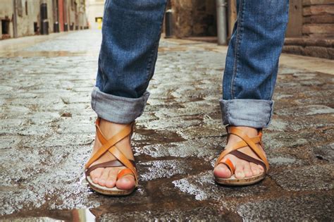 5 Sandals To Wear With Women S Jeans