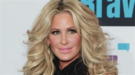 Kim Zolciak Brags About Her Natural Thigh Gap With Latest Selfie Photo