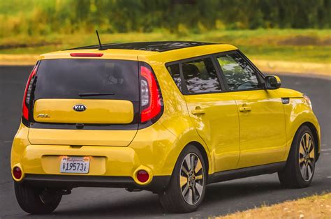 kia soul adds  standard features updated packages
