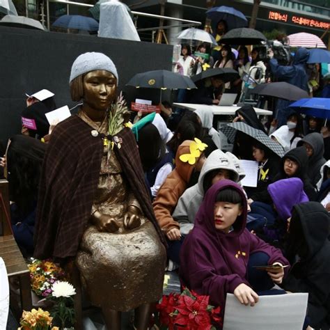 japan s conservatives warn ‘comfort women issue to be reopened by