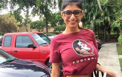 mia khalifa got another job in sports co hosting a podcast