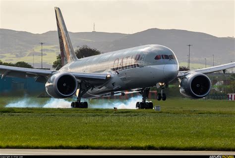 bcc qatar airways boeing   dreamliner  dublin photo id  airplane picturesnet