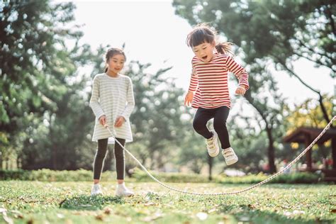 childhood outdoor games