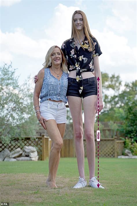 meet the 17 year old girl maci currin with the longest legs in the