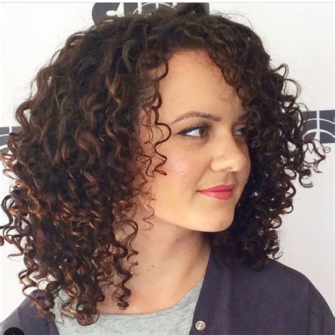 25 Best Shoulder Length Curly Hair Cuts And Styles In 2020