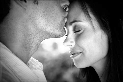 Lovers Head Kiss Images