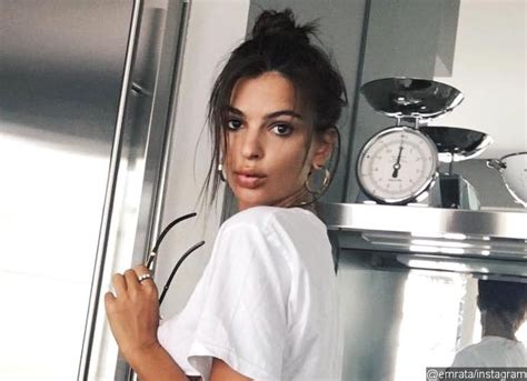 Emily Ratajkowski Shows Off Peachy Bum In Tiny Crop Top And Black Thong