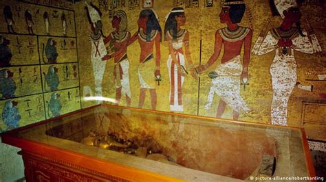 Hidden Chamber In The Valley Of Kings Queen Nefertiti′s