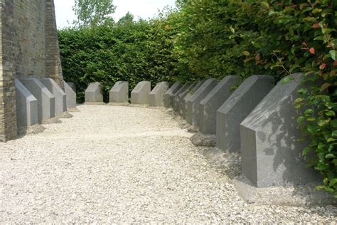 waar ligt gedenkstenen belgische regimenten stuivekenskerke stuivekenskerke diksmuide