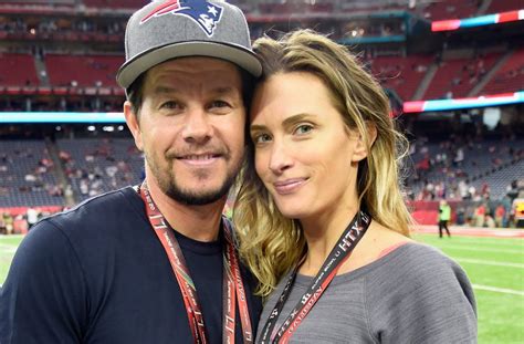 Mark Wahlberg S Wife Rhea Durham Mocks Him For Making Another Shirtless
