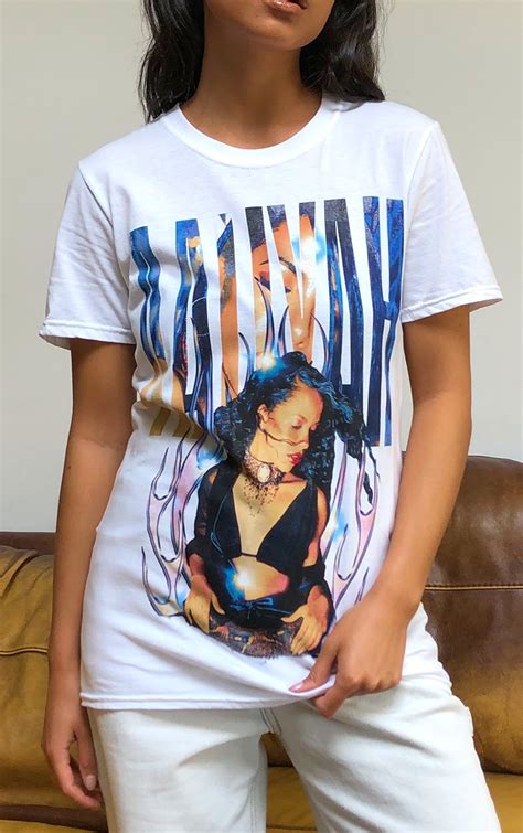 white printed aaliyah t shirt prettylittlething