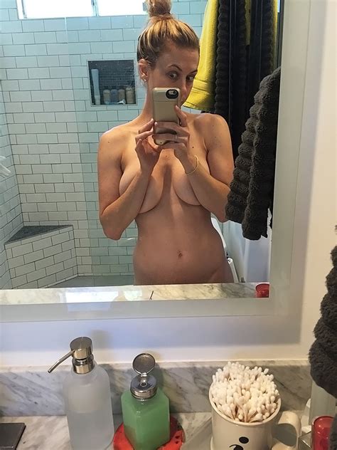iliza shlesinger nude leaked photos and private porn video