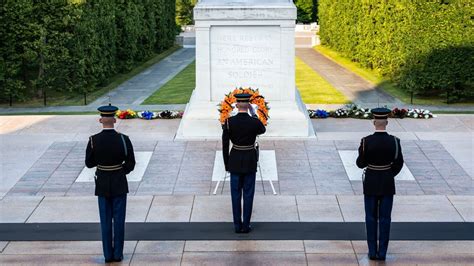 Band Of Brothers Guards Keep Eternal Watch Over Tomb Of The Unknowns