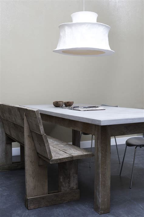 lichtgrijze betonlook tafel met steigerhout beton cire lichtgrijze betonlook tafel met