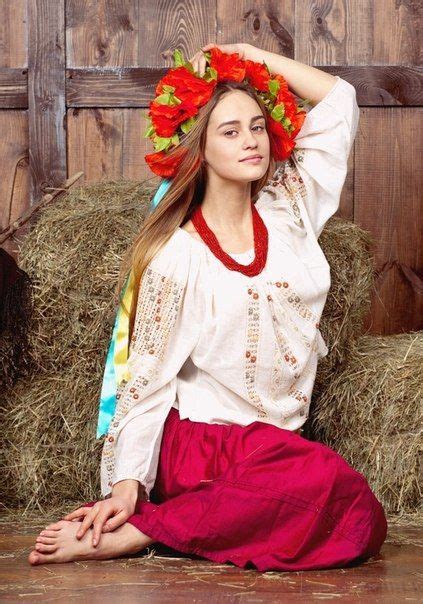 Pin By John Decent On Ucraina Ukraine Women Traditional Outfits