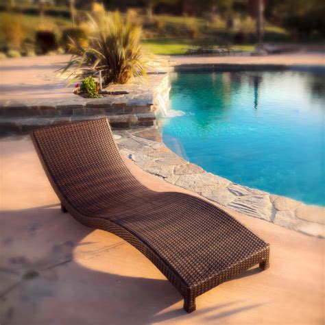 Things To Consider Before Buying A Pool Lounge Chair The