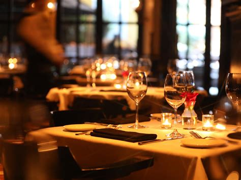 restaurants charge customers  fail  show   independent  independent