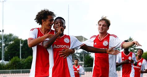ajax  start uefa youth league met overwinning