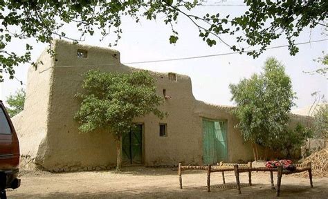 a mud house in a village 714×434 mud house