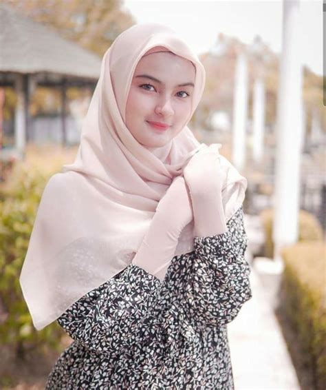 12 Galeri Cewek Hijab Cantik Senyum Ke Kamu Yang Jomblo Verity Lane Blog