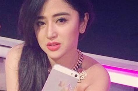 Dewi Persik Rilis Mini Album Terbaru Untuk Penggemarnya
