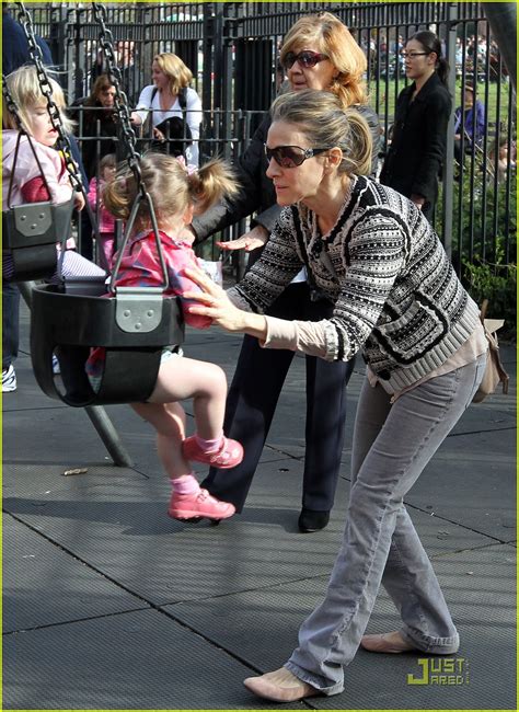 Photo Sarah Jessica Parker Playground With Marion And Tabitha 08