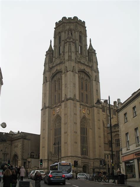 de toren bij de universiteit van bristol torent overal bovenuit de universiteit  gesticht