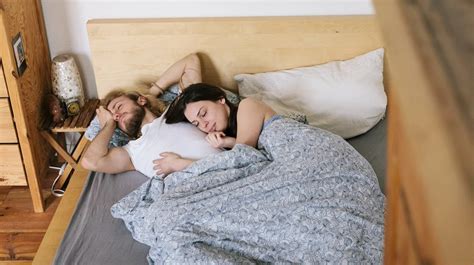 do people sleep better with a partner