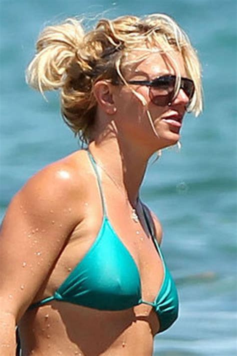 britney spears exposing her sexy body and hot ass in green bikini on beach pichunter
