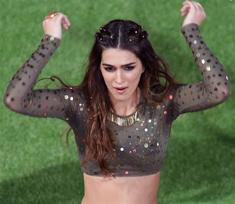 in pics kriti sanon leaves bangalore crowd stunned with