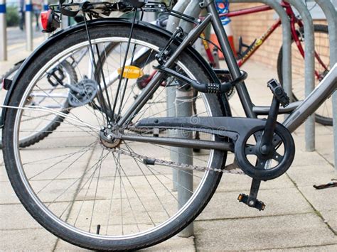 anti diefstal blokkerend de fietswiel van het veiligheidsslot stock afbeelding afbeelding