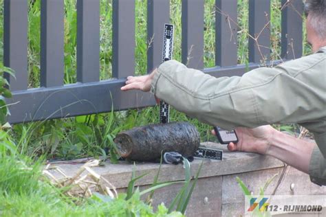 magneetvisser ontdekt explosief  sloot troelstrastraat hardinxveld giessendam  rijnmond