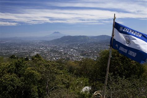 el salvador riding  americas