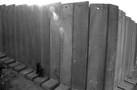 poeme noel en palestine le mur montmartre secret