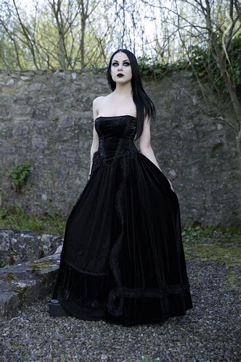 Lilith Vampyre A Model From United Kingdom Model Management