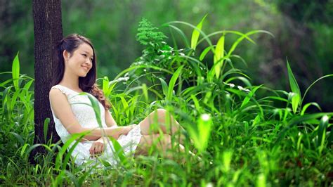 hd asian girl in the grass wallpaper download free 146715