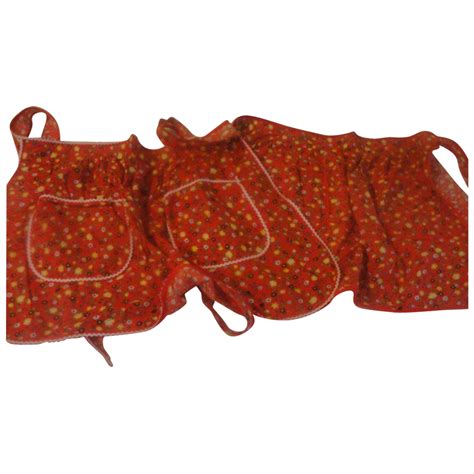 red racked  bound aprons   hodgepodgelodge  ruby lane