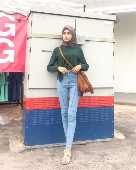 Ootd Hijab Celana Jeans Longgar 10 Referensi Paduan Celana Longgar