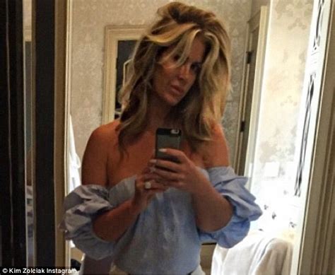 Kim Zolciak Pokes Fun At Her 25 Year Old Self Daily Mail