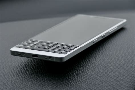 blackberry key shows  software updates  matter digital trends