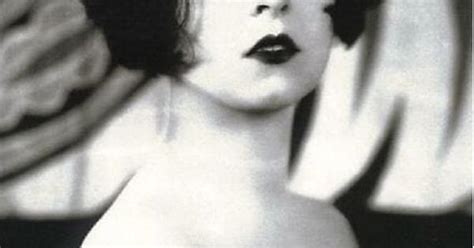 i give you america s first sex symbol and it girl clara bow 1920 s