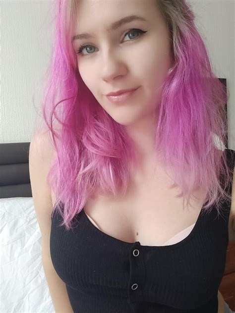 Someone Suggested I Post Here 👀🌸 Girlswithneonhair
