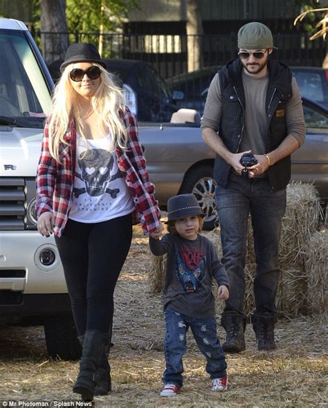 christina aguilera plays her own music for unborn daughter daily mail online