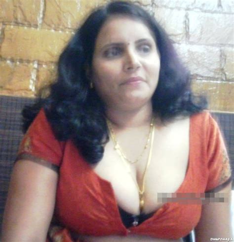 desi milf showing her boobs in saree photo album by kalamanik xvideos