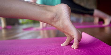 foot yoga  york yoga instructor    heels  painful