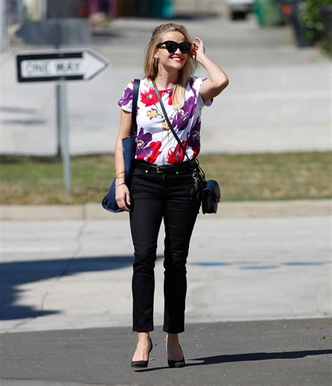 Reese Witherspoon Street Style Out In La October 2015
